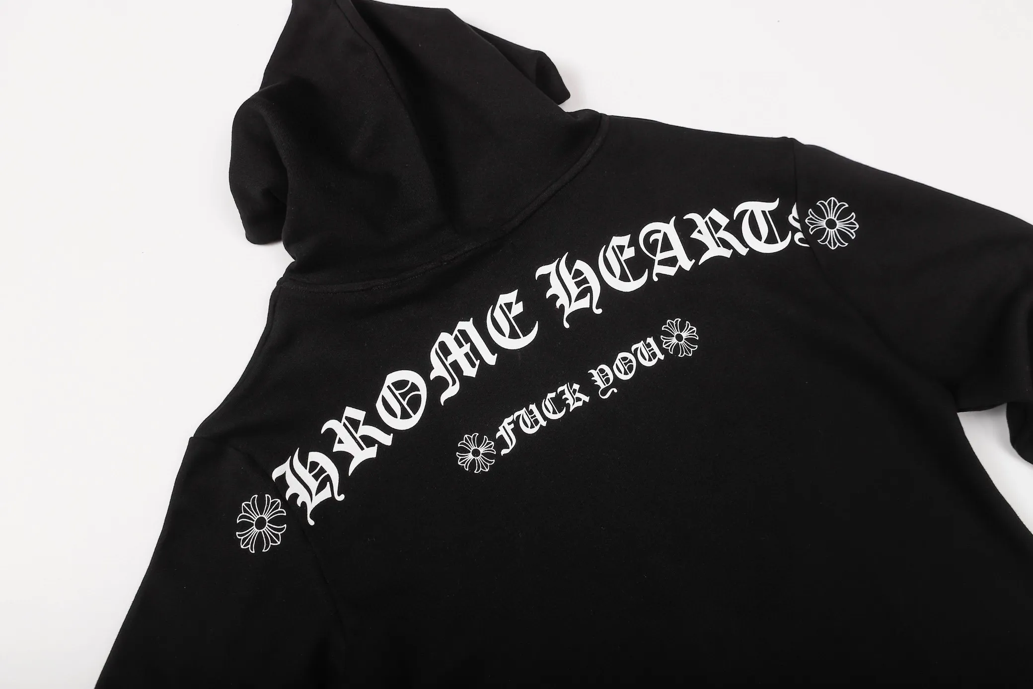 Q26—P230 -Chrome Hearts/Chrome Hearts printed zipper sweatshirt cardigan jacket -420 grams of high-density, high-quality wool, soft, delicate and skin-friendly, soft and silky to the touch, warm and skin-friendly -The hardware zipper accessories are all customized and full of details -Colour: black -Size: S M L XL